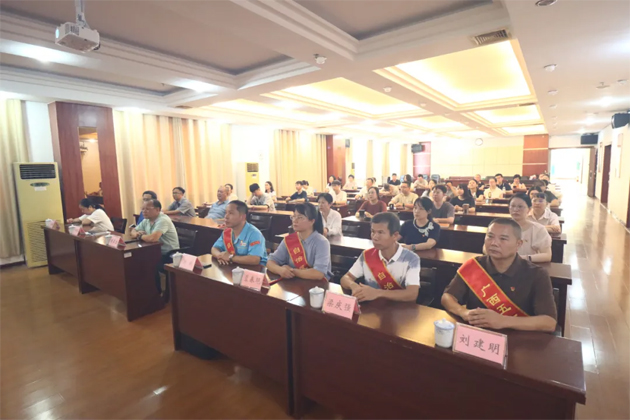 熱血沸騰！梧州市總工會(huì)組織集中收看紀(jì)念中國(guó)人民抗日戰(zhàn)爭(zhēng)暨世界反法西斯戰(zhàn)爭(zhēng)勝利80周年大會(huì)