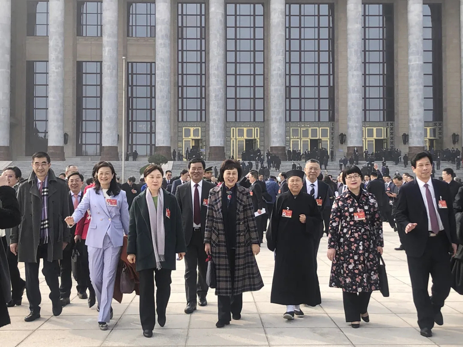 評職稱、漲工資……@技術(shù)工人，代表委員正在為你發(fā)聲！